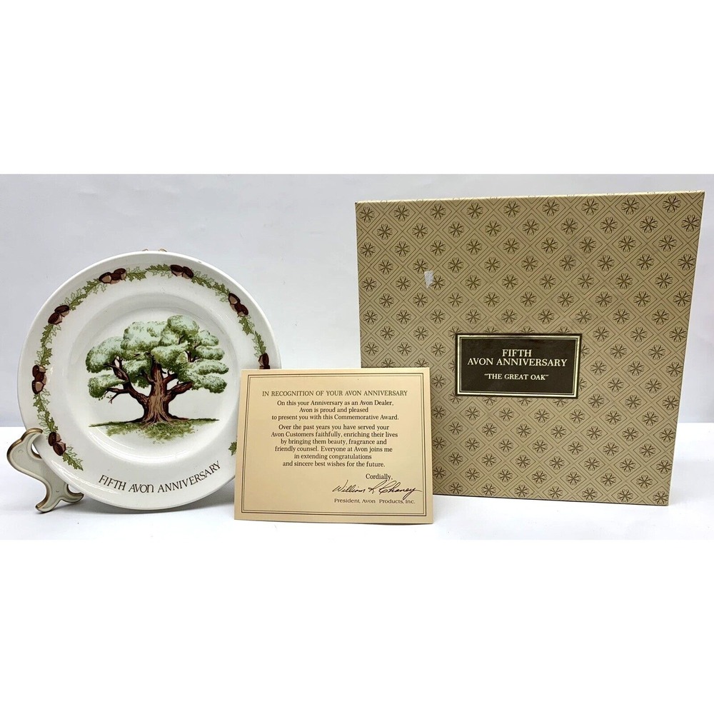 AVON SELLER'S FIFTH AVON ANNIVERSARY PLATE "THE GREAT OAK" by ENOCH WEDGWOOD ENG